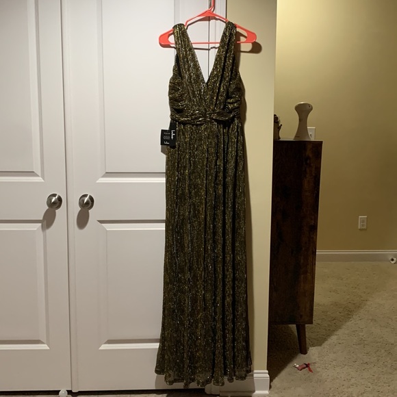 Dress - Picture 2 of 2
